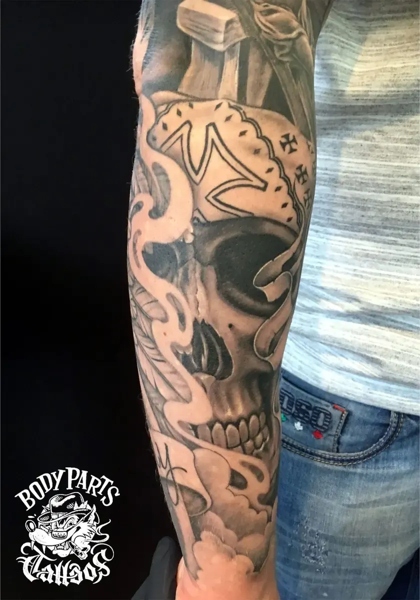 Black-and-Grey Tattoo von Holger — Body Parts Tattoo Münster